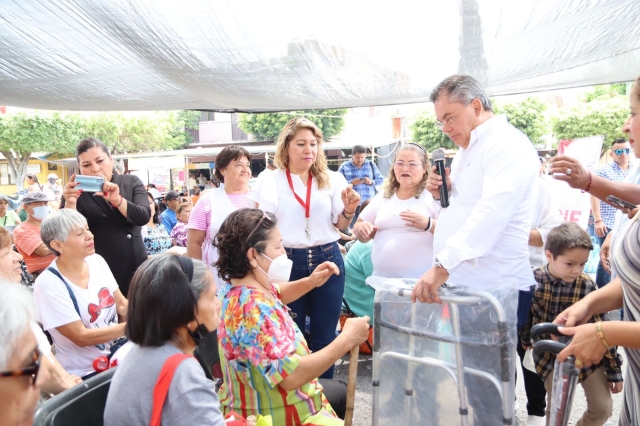 Alcalde de Jiutepec encabeza entrega de despensas a 120 vecinos de la UH El Paraje &#039;El Texcal&#039;