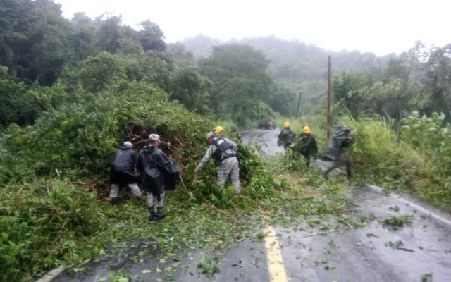 Carreteras y aeropuertos afectados por el huracán ‘John’ en Guerrero y Oaxaca