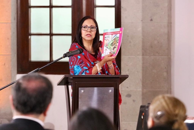Críticas no son a libros de la SEP sino a la transformación del país: Leticia Ramírez
