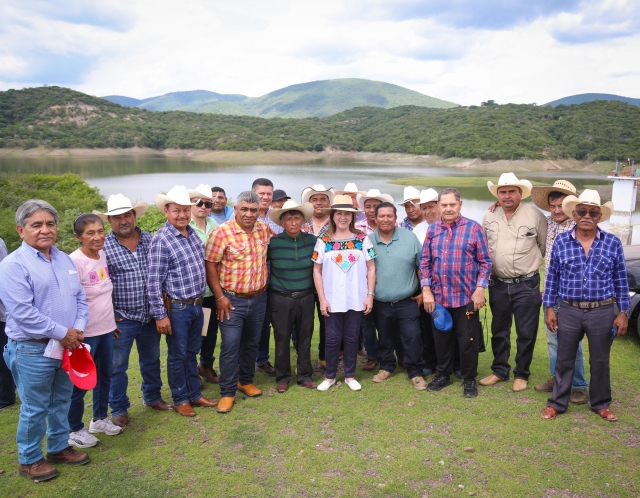 Inaugura Margarita González Saravia ciclo de siembras en campos del sureste