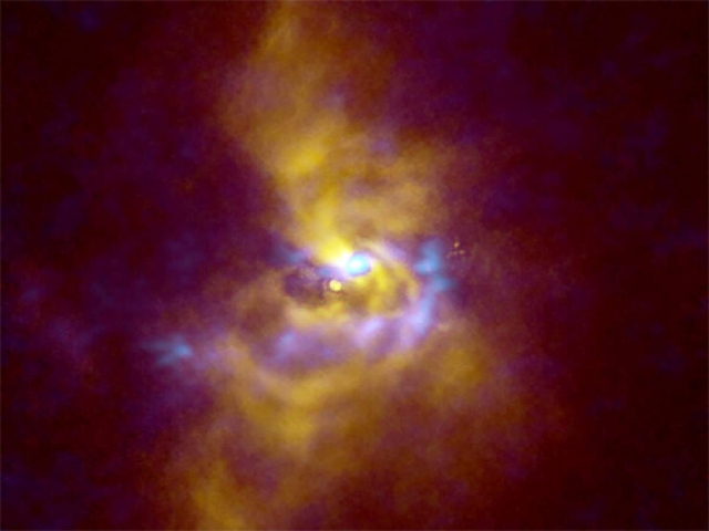 Imagen combinada de SPHERE y ALMA del material que orbita alrededor de la joven estrella V960 Mon. 