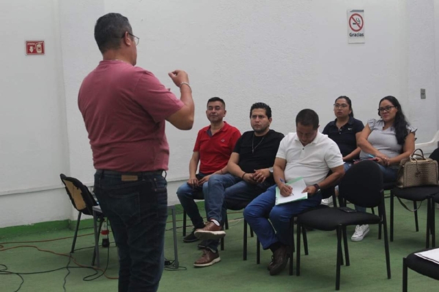 Ayuntamiento capacita a funcionarios de casilla para la elección del poblado de Ahuatepec 