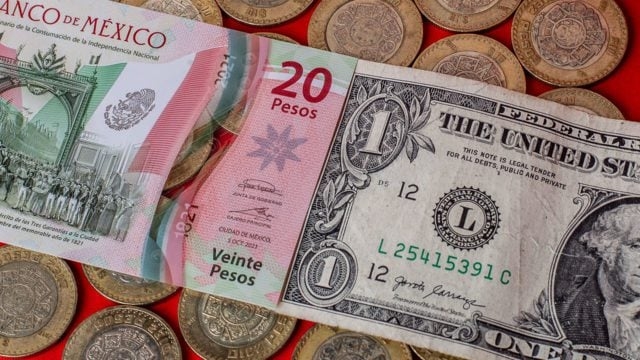 Peso se deprecia y alcanza las 20 unidades por dólar