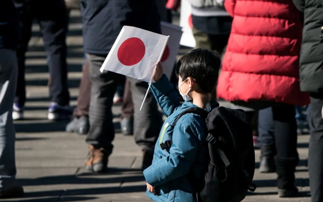Japón dará 1 millón de yenes por hijo a familias que se muden de Tokio