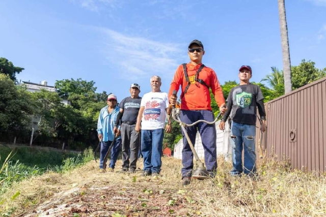 Este martes se llevó a cabo una jornada de limpieza en el sendero de la barranca.