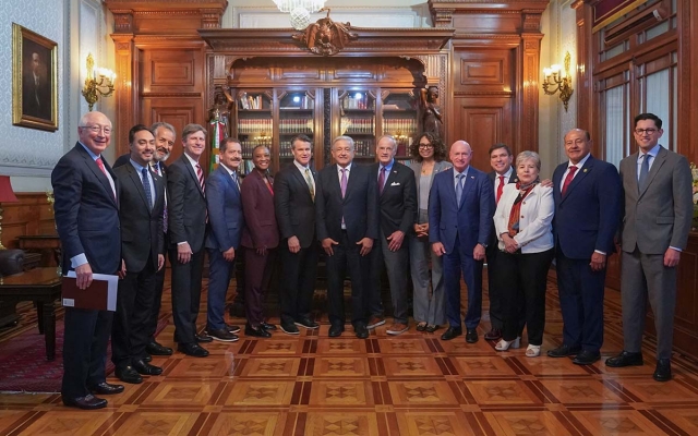 López Obrador recibe a congresistas Estados Unidos en Palacio Nacional