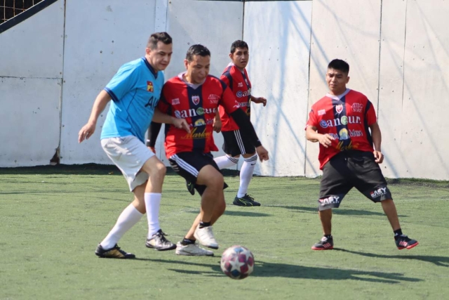 Los Puercos FC aprovecharon que el Teppan House llegó incompleto y lo derrotaron por amplio marcador de 8-2.