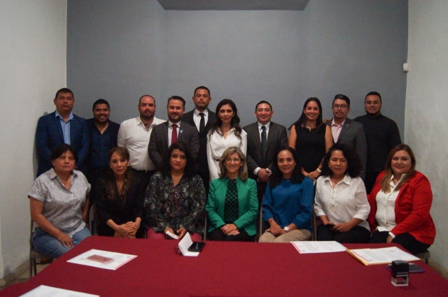 Entrega presidenta del DIF Cuernavaca nombramientos a quienes se integran a su equipo de trabajo