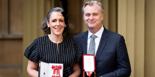 Christopher Nolan y Emma Thomas son condecorados por el rey Carlos III