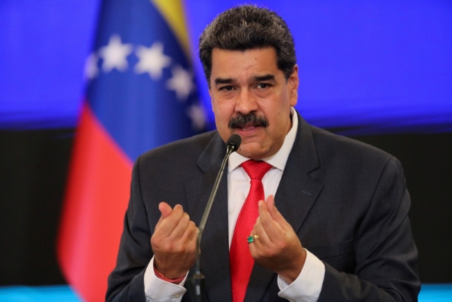 Nicolás Maduro propone pagar con petróleo vacunas contra COVID-19.