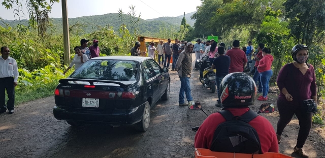 Cierran carretera en Temilpa Viejo, en Tlaltizapán; piden rehabilitar la vía