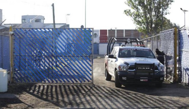 Vincularon a 17 servidores públicos por hallazgo de bebé en penal de Puebla