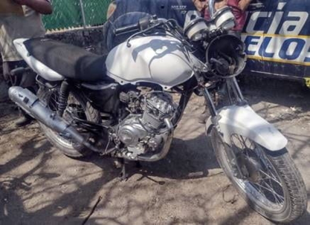 Abandonan una motocicleta en Tlaltizapán