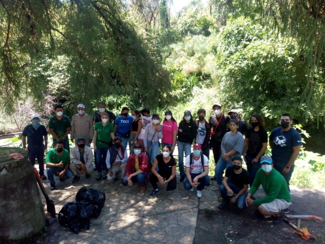 Ayuntamiento y PrepaTec limpian y reforestan la barranca Chapultepec
