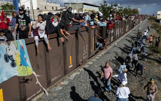 Ferromex y Migración acuerdan acciones para evitar que migrantes aborden trenes