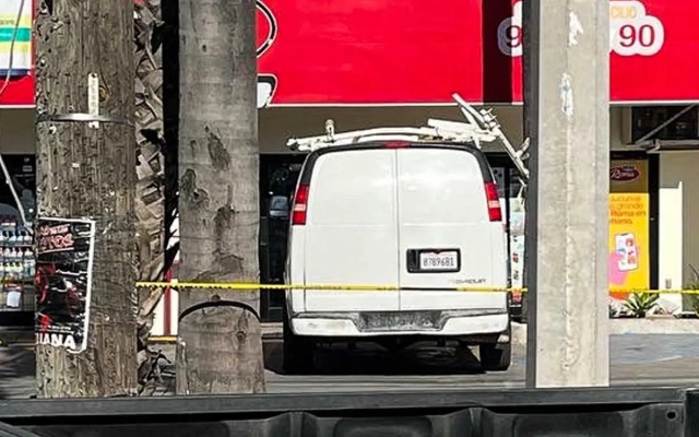 Fiscalía investiga hallazgo de seis cuerpos dentro de una camioneta en Tijuana