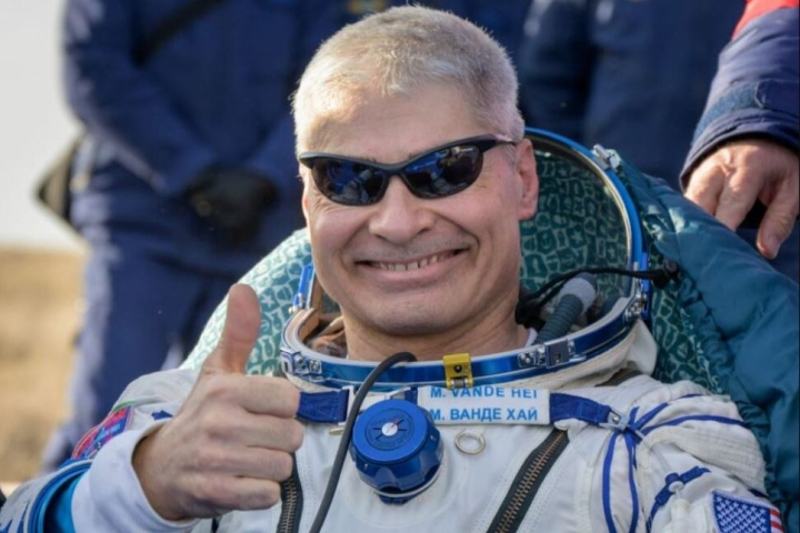 Regresó a la Tierra el astronauta que más tiempo pasó en el Espacio