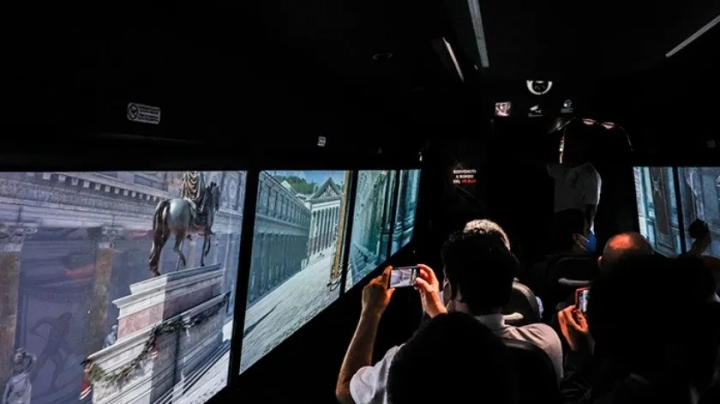 Autobús con realidad virtual que te muestra la antigua roma