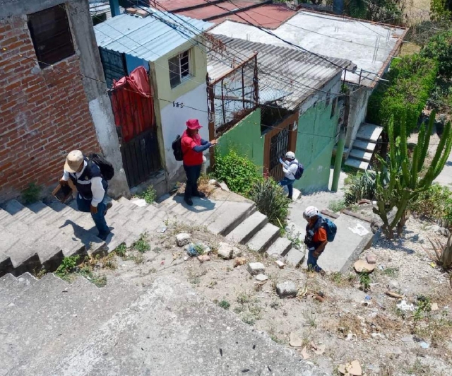 Personal de Protección Civil comenzó las notificaciones a las familias que habitan zonas de riesgo.