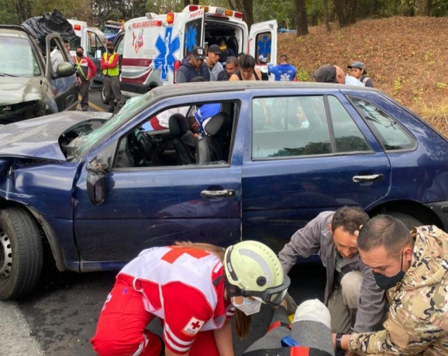 Cinco lesionados y un muerto en accidente en carretera federal México-Cuernavaca