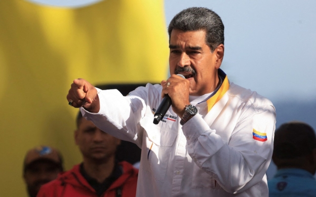 Maduro asegura que manifestantes violentos fueron entrenados en EU, Colombia, Perú y Chile