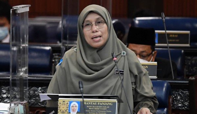 La ministra de la Mujer de Malasia aconsejó que los maridos golpeen “suavemente” a sus esposas
