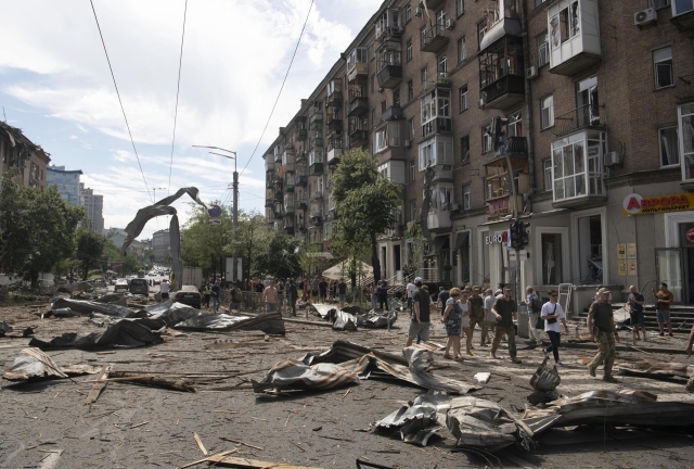Suman casi 30 los muertos por ataques rusos en Ucrania
