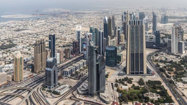 Emiratos Árabes Unidos aprueba semana laboral de 4 días.