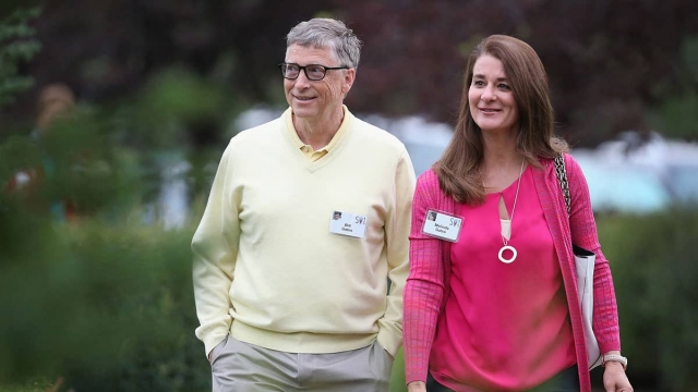 Bill Gates y su esposa Melinda anuncian su divorcio.