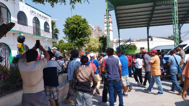Decenas de transportistas protestaron afuera de las oficinas del Ministerio Público.