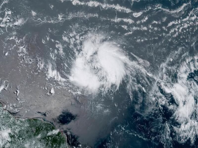 Bret evoluciona a huracán categoría 1 y se dirige al Caribe