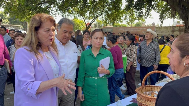  La gobernadora conoció los proyectos de las mujeres.