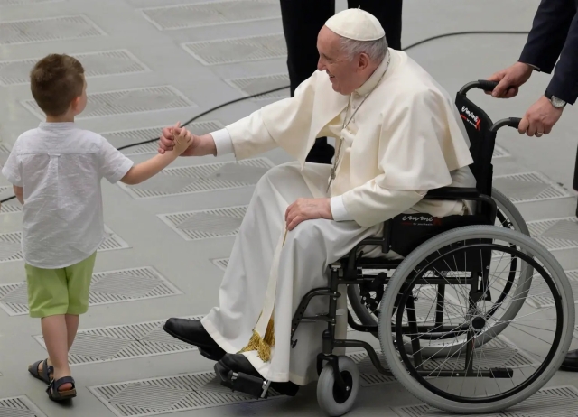 Problemas de salud del papa Francisco ponen en duda su continuidad al frente de la Iglesia