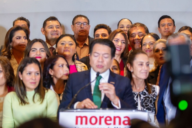 Asiste Víctor Mercado a reunión de Morena para conocer términos de encuesta de la 4T en Morelos