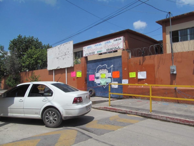 La primaria Mariano Matamoros, entre otras escuelas y domicilios, ha sido objeto de robo, acusó uno de los ayudantes, quien criticó que no haya suficientes elementos para dar seguridad a los habitantes de ese municipio.  