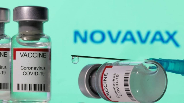 Novavax asegura que su vacuna es eficaz contra Ómicron.