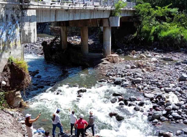 Autoridades municipales y estatales visitaron la zona para conocer el estado de la estructura.