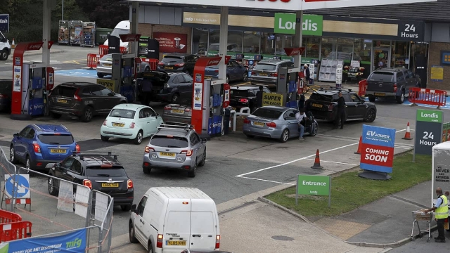Reino Unido sufre escasez de gasolina.