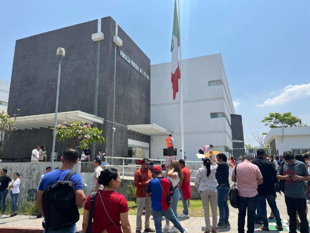 La sociedad también exige resultados lo más pronto posible.