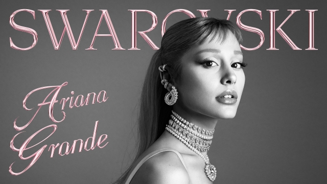 Ariana Grande lanza su colección de joyería con Swarovski para San Valentín 2025