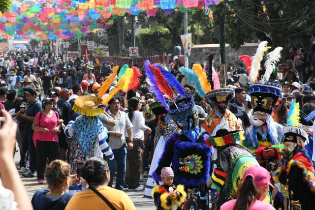 Miles de personas disfrutan del carnaval de Jiutepec