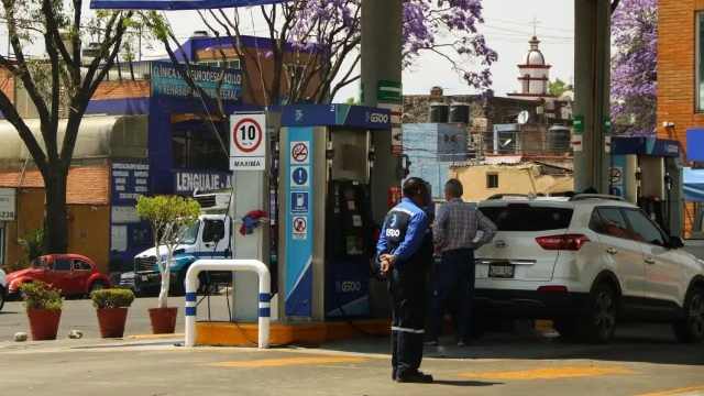 Gasolina más cara vuelve a rebasar 26 pesos por litro: Profeco
