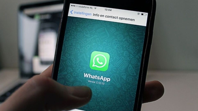 Ya puedes difuminar conversaciones en WhatsApp Web