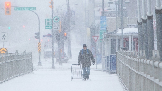 Una ‘rara’ tormenta invernal en abril golpea el centro de Canadá
