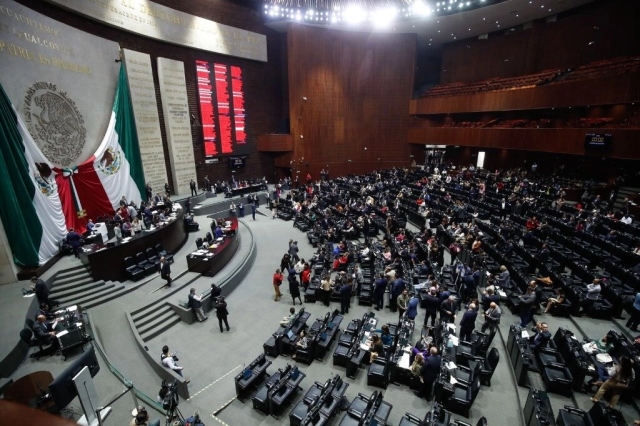 Diputados aprueban reforma para que Pemex y CFE sean empresas públicas