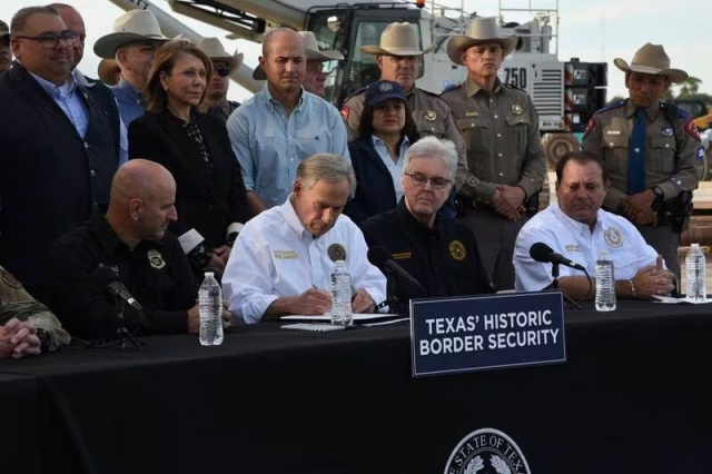 Texas promulga ley para expulsar migrantes de Estados Unidos
