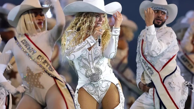 Beyoncé deslumbra en Navidad con un show épico en la NFL