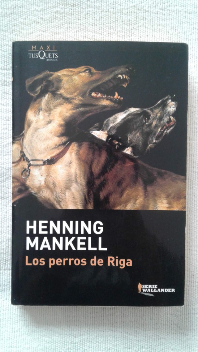 Los perros de Riga es la segunda novela en la que aparece Wallander (la antecede Asesinos sin rostro). La edición de Maxi Tusquets consta de 332 páginas.