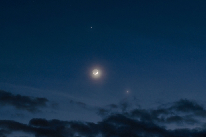 Conjunción estelar: Luna y Venus juntos en el cielo