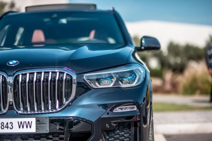 La escasez de chips obliga a BMW a retirar las pantallas táctiles en algunos de sus coches